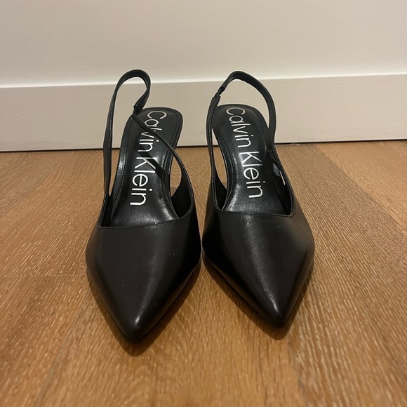 Gently worn Calvin Klein Cinola pump Retails for $109 size 9.5 party perfect - Picture 8 of 11